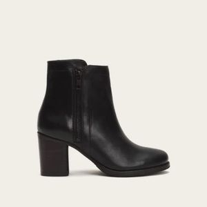 Frye Addie Double Zip Bootie in Black, Size 9.5